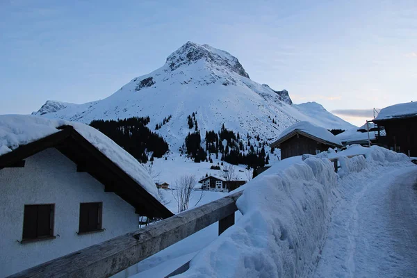 Άποψη Της Alpine Κορυφή Βουνού Στο Χιονοδρομικό Θέρετρο Του Lech — Φωτογραφία Αρχείου