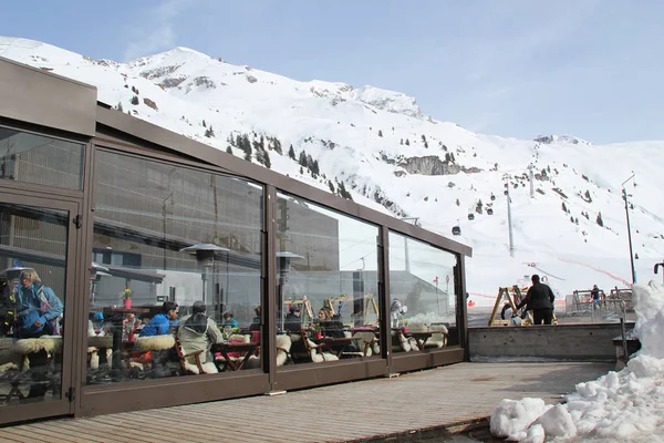 Zurs Avusturya 2018 Nsanlar Bar Kış Asansörlü Kayak Bakırlı — Stok fotoğraf