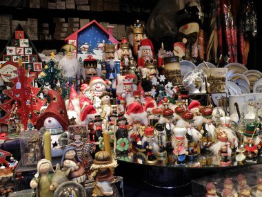 Viyana, Avusturya - 12 10 2011: Noel Fındıkkıran süsler 