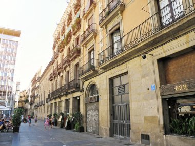 Barselona, İspanya - 14 Ağustos 2012: İspanya 'da Barselona Eski Şehir Sokağı