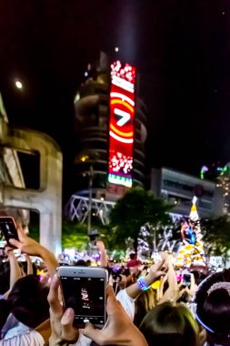 Bangkok/Tayland - 1 Ocak 2015: yeni yıl havai fişek Phloen Chit Road, Bangkok yeni yılda habercisi.
