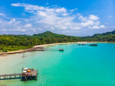 Plaj ve deniz paradise Island tatil için Hindistan cevizi hurma ağacı ile güzel havadan görünümü