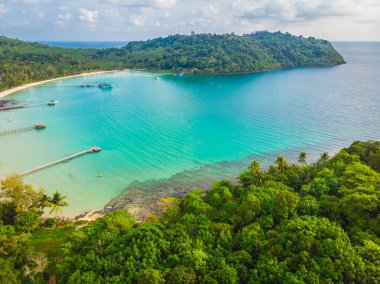 Plaj ve deniz paradise Island tatil için Hindistan cevizi hurma ağacı ile güzel havadan görünümü