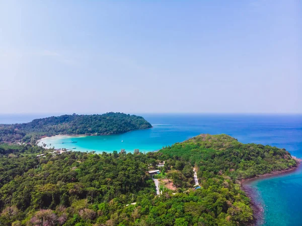 Letecký Pohled Nádherné Pláže Moře Kokosu Palmou Modré Obloze Ostrově — Stock fotografie