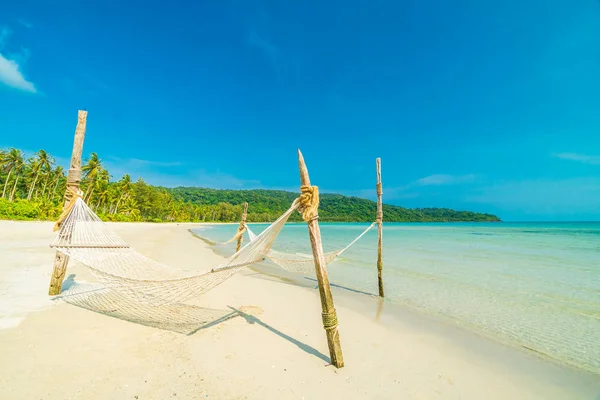 Amaca Con Bella Natura Spiaggia Tropicale Mare Con Cocon — Foto Stock