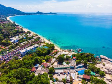 Güzel tropikal plaj ve deniz hurma ve koh samui Adası seyahat ve tatil için diğer ağacında havadan görünümü
