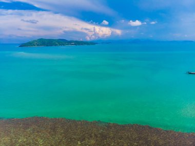 Güzel tropikal plaj ve deniz hurma ve koh samui Adası seyahat ve tatil için diğer ağacında havadan görünümü