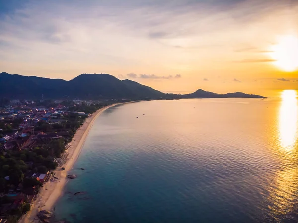 Vista Aérea Hermosa Playa Tropical Mar Con Palmeras Otros Árboles — Foto de Stock