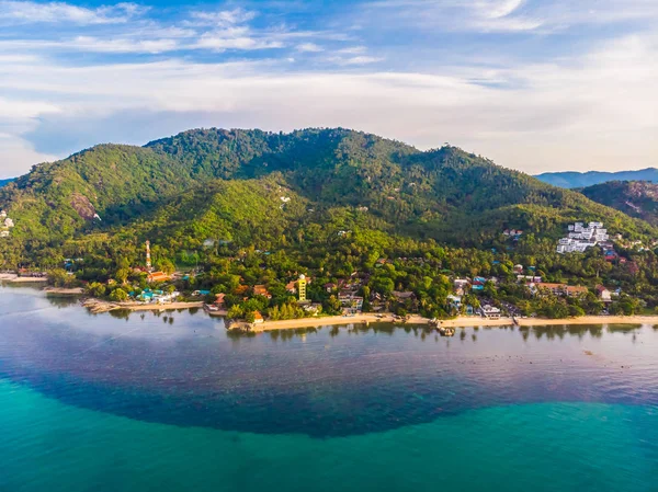 Flygfoto Över Vacker Tropisk Strand Och Havet Med Palmer Och — Stockfoto