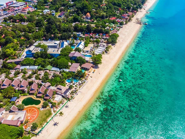 Flygfoto Över Vacker Tropisk Strand Och Havet Med Palmer Och — Stockfoto