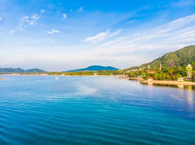 Güzel tropikal plaj ve deniz hurma ve koh samui Adası seyahat ve tatil için diğer ağacında havadan görünümü