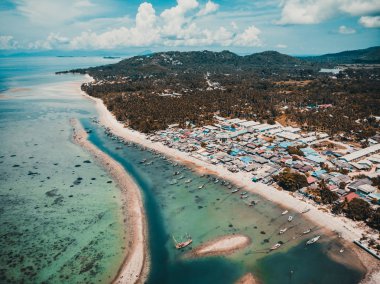 Güzel tropikal plaj ve deniz hurma ve koh samui Adası seyahat ve tatil için diğer ağacında havadan görünümü
