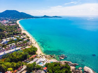 Güzel tropikal plaj ve deniz hurma ve koh samui Adası seyahat ve tatil için diğer ağacında havadan görünümü