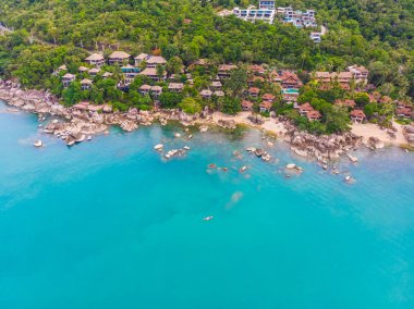 Güzel tropikal plaj ve deniz hurma ve koh samui Adası seyahat ve tatil için diğer ağacında havadan görünümü