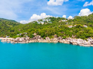 Güzel tropikal plaj ve deniz hurma ve koh samui Adası seyahat ve tatil için diğer ağacında havadan görünümü
