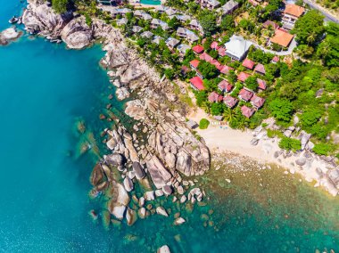 Güzel tropikal plaj ve deniz hurma ve koh samui Adası seyahat ve tatil için diğer ağacında havadan görünümü
