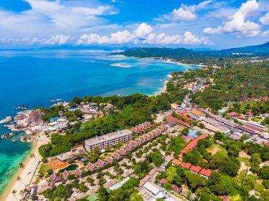 Güzel tropikal plaj ve deniz hurma ve koh samui Adası seyahat ve tatil için diğer ağacında havadan görünümü