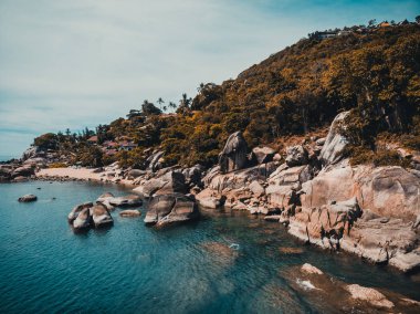 Güzel tropikal plaj ve deniz hurma ve koh samui Adası seyahat ve tatil için diğer ağacında havadan görünümü