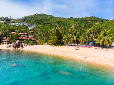 Güzel tropikal plaj ve deniz hurma ve koh samui Adası seyahat ve tatil için diğer ağacında havadan görünümü