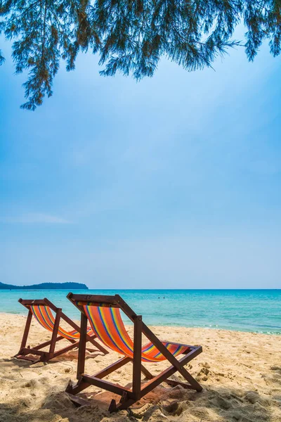 Leerer Stuhl Strand Und Meer Schöner Insel Urlaubskonzept — Stockfoto