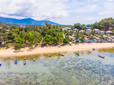 Güzel tropikal plaj ve deniz hurma ve koh samui Adası seyahat ve tatil için diğer ağacında havadan görünümü