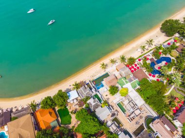 Güzel tropikal plaj ve deniz hurma ve koh samui Adası seyahat ve tatil için diğer ağacında havadan görünümü