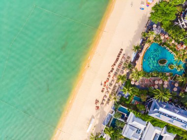 Güzel tropikal plaj ve deniz hurma ve koh samui Adası seyahat ve tatil için diğer ağacında havadan görünümü