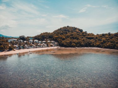 Güzel tropikal plaj ve deniz hurma ve koh samui Adası seyahat ve tatil için diğer ağacında havadan görünümü