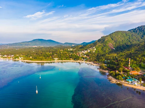 Flygfoto Över Vacker Tropisk Strand Och Havet Med Palmer Och — Stockfoto