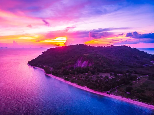 Vista Aérea Hermosa Playa Tropical Mar Con Palmeras Otros Árboles — Foto de Stock