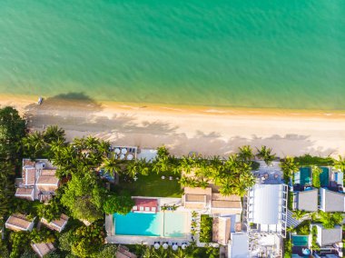 Güzel tropikal plaj ve deniz hurma ve koh samui Adası seyahat ve tatil için diğer ağacında havadan görünümü