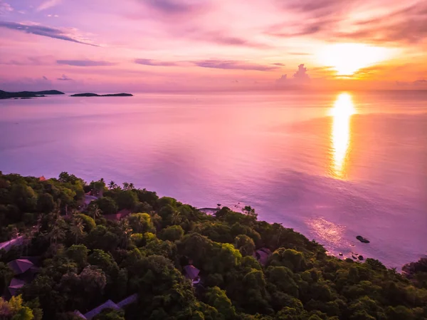 Vista Aérea Hermosa Playa Tropical Mar Con Palmeras Otros Árboles — Foto de Stock