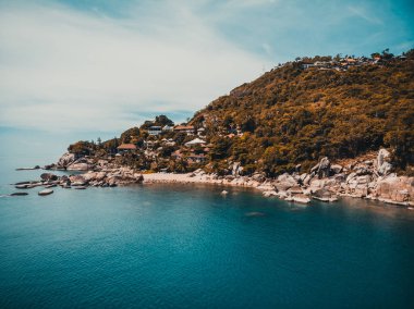Güzel tropikal plaj ve deniz hurma ve koh samui Adası seyahat ve tatil için diğer ağacında havadan görünümü