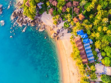 Güzel tropikal plaj ve deniz hurma ve koh samui Adası seyahat ve tatil için diğer ağacında havadan görünümü