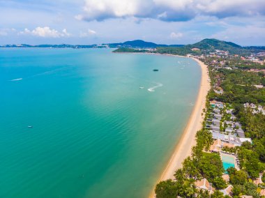 Güzel tropikal plaj ve deniz hurma ve koh samui Adası seyahat ve tatil için diğer ağacında havadan görünümü