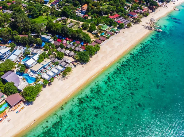 Luchtfoto Van Het Tropische Strand Zee Met Palmbomen Andere Boom — Stockfoto