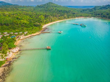 Plaj ve deniz paradise Island tatil için Hindistan cevizi hurma ağacı ile güzel havadan görünümü