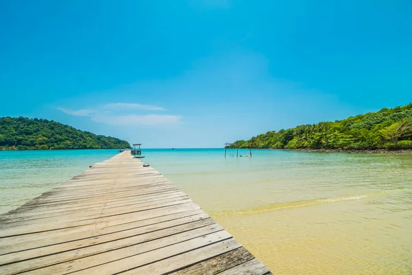 Träbrygga Eller Bridge Med Tropiska Stranden Och Havet Paradise Island — Stockfoto