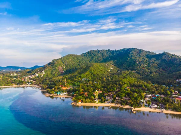 Güzel tropikal plaj ve deniz hurma ve koh samui Adası seyahat ve tatil için diğer ağacında havadan görünümü