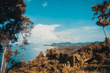 Nokta matsee deniz ve dağ ile Tayland chumphon ilinde görüntülemek