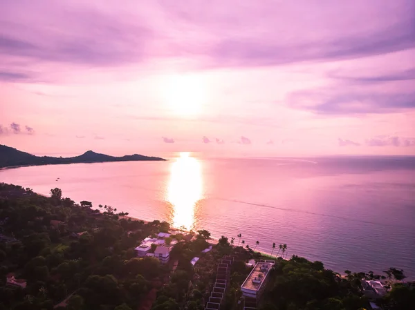 Vista Aérea Hermosa Playa Tropical Mar Con Palmeras Otros Árboles — Foto de Stock