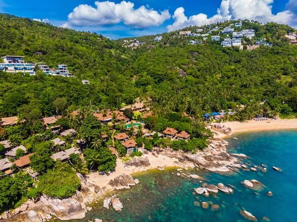 Flygfoto Över Vacker Tropisk Strand Och Havet Med Palmer Och — Stockfoto