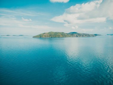 Güzel tropikal plaj ve deniz hurma ve koh samui Adası seyahat ve tatil için diğer ağacında havadan görünümü
