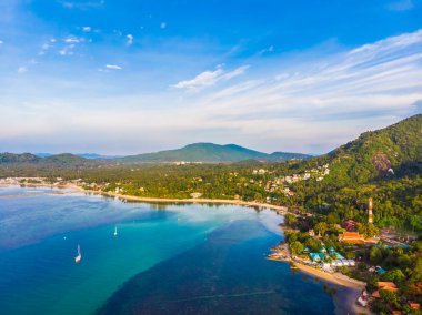Güzel tropikal plaj ve deniz hurma ve koh samui Adası seyahat ve tatil için diğer ağacında havadan görünümü