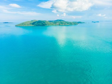 Güzel tropikal plaj ve deniz hurma ve koh samui Adası seyahat ve tatil için diğer ağacında havadan görünümü