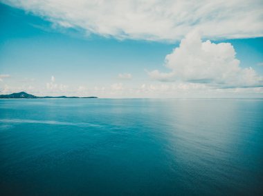 Güzel tropikal plaj ve deniz hurma ve koh samui Adası seyahat ve tatil için diğer ağacında havadan görünümü