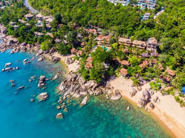 Güzel tropikal plaj ve deniz hurma ve koh samui Adası seyahat ve tatil için diğer ağacında havadan görünümü