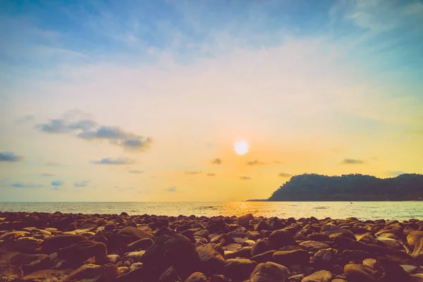 Bela Praia Tropical Mar Com Coqueiro Ilha Paradisíaca Pôr Sol — Fotografia de Stock