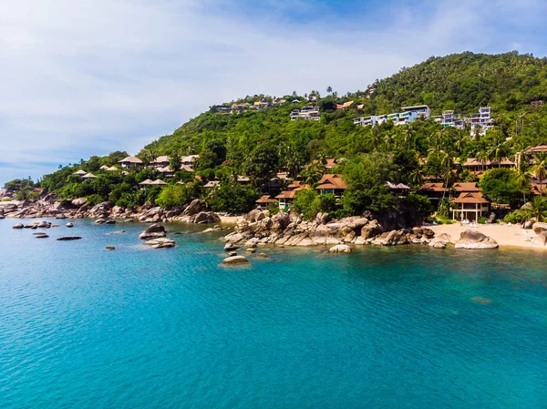 Flygfoto Över Vacker Tropisk Strand Och Havet Med Palmer Och — Stockfoto