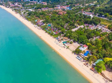 Güzel tropikal plaj ve deniz hurma ve koh samui Adası seyahat ve tatil için diğer ağacında havadan görünümü
